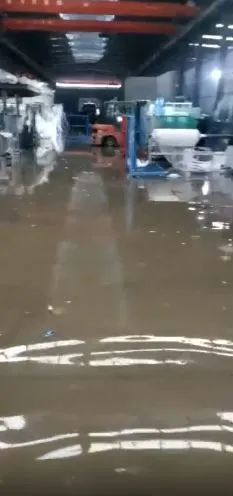 河南暴雨，當(dāng)?shù)赜∷⑵髽I(yè)眾志成城防洪抗災(zāi)，彰顯行業(yè)擔(dān)當(dāng)(圖13)